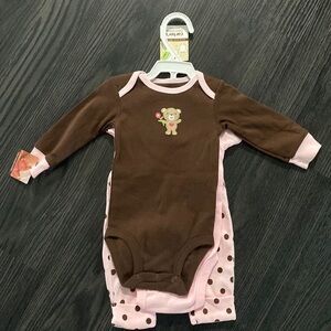 🍍NWT🍍CARTERS ONSIES AND PANTS🍍size 3 months🍍